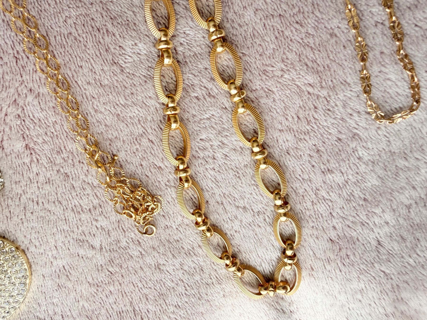 Altri gioielli: Lot de 9 colliers plaqués or – Usato da St-Maurice venduto da Sandrinette123 5
