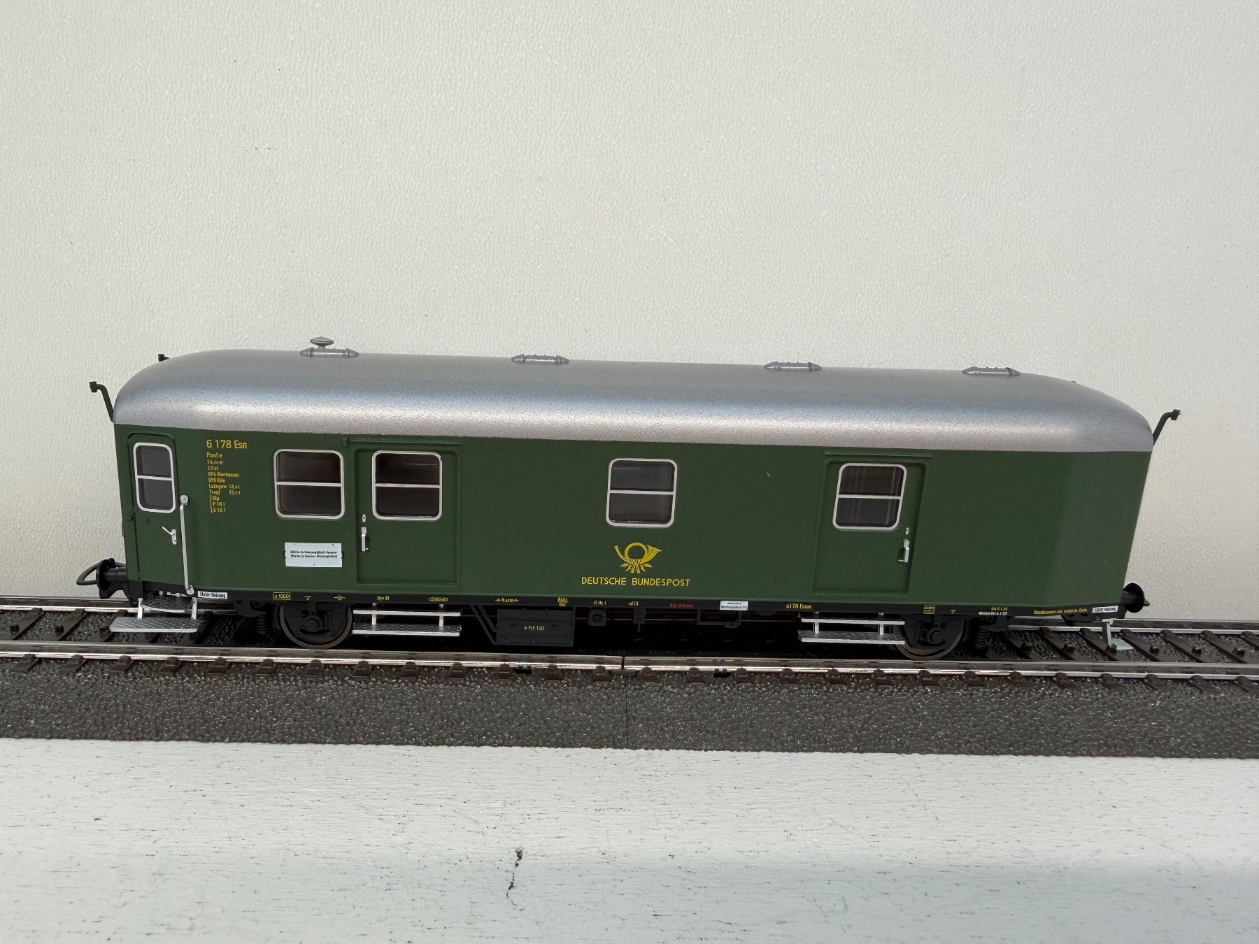 Piko Modelleisenbahnen: Bahnpostwagen Post c-13 DBP Ep. III – Gebraucht aus Büsserach von ModellbahnDepot 2
