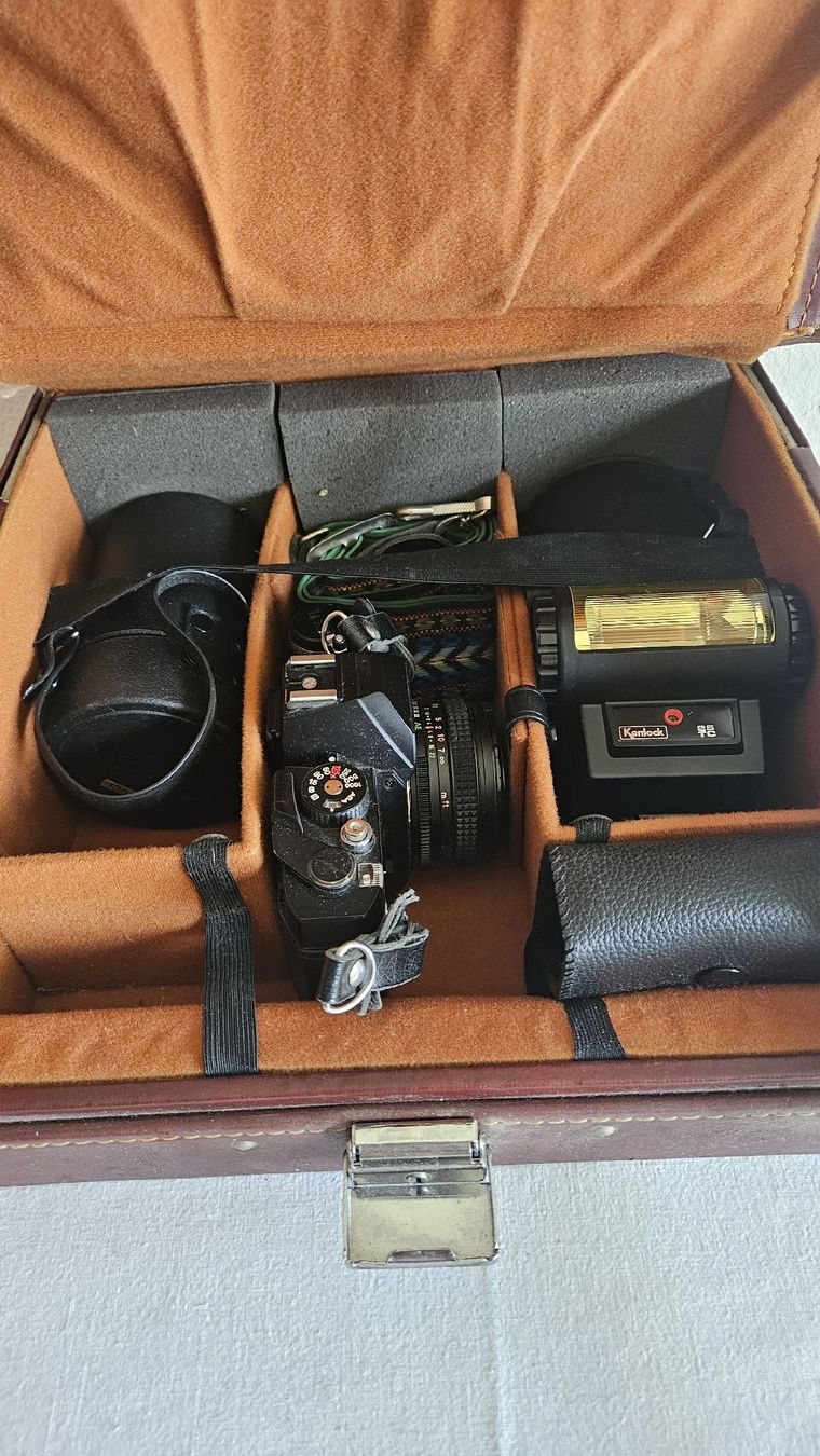 Konica Fotocamera: Vintage Konica Autoreflex TC mit Zubehör – Usato da Ettingen venduto da samiba