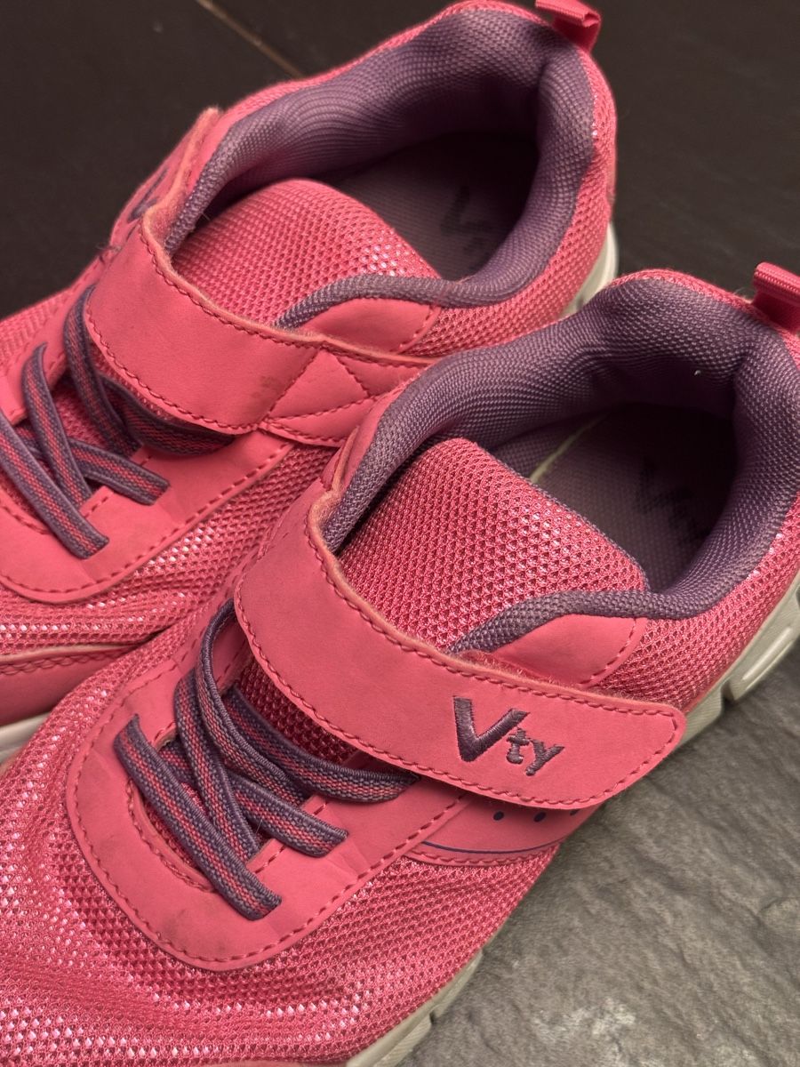 Dosenbach Schuhe für Mädchen: Mädchen Turnschuhe 33 – Gebraucht aus Wädenswil von dorodi 2