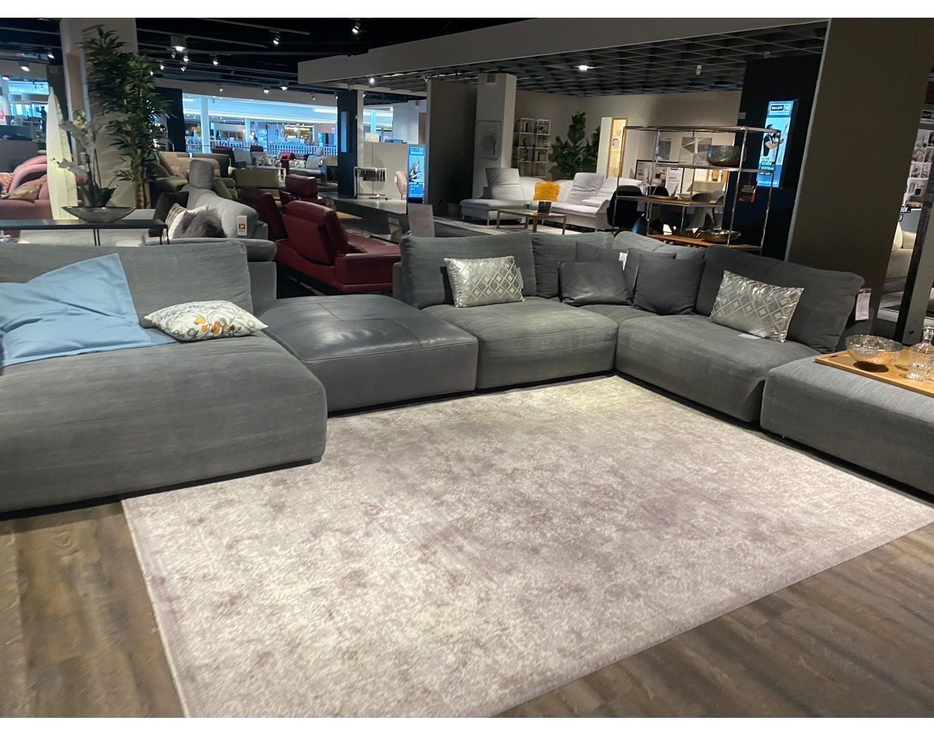 Hocker: Sitzhocker / Pouffe aus Leder grau – Gebraucht aus Horgen von NaiomiSD 6