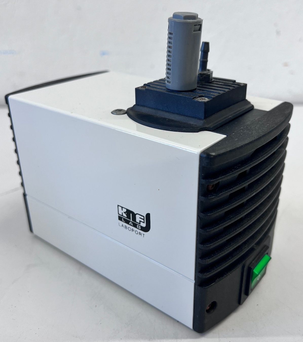 Accessori da laboratorio: KNF N86KN.18 Vakuum Pumpe – Usato da Niederdorf venduto da LeptonAG_Labor 1