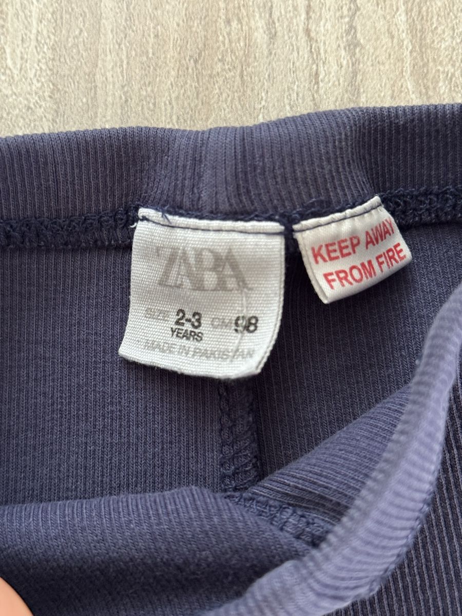Zara Pantalons: Zara Radlerhose Dunkelblau Grösse 98 – D'occasion à Galgenen par Vintluxe 1