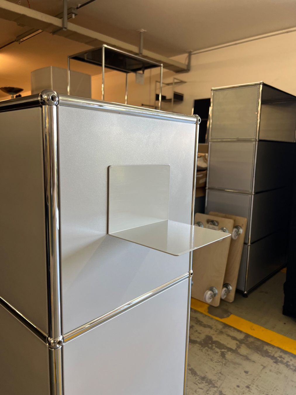 USM Autres décorations & accessoires: USM Haller Bücherstütze magnetisch – D'occasion à Luzern par B-R 8