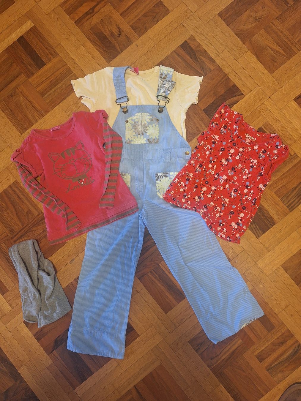 C&A Lotti & Set di vestiti: Kleiderpaket Gr. 104 – Usato da Fribourg venduto da lf87