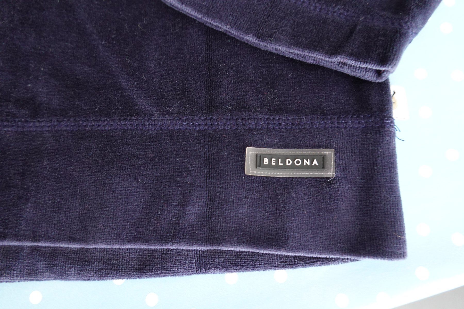 Beldona Maglioni & Felpe: edler Beldona Samt Pullover, Dunkelblau, Gr. M Nachtdress – Usato da Jona venduto da simongarden 1
