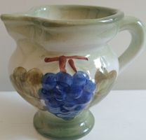 Charmante Vintage Krug/Milchkrug mit Traubenmuster, Keramik