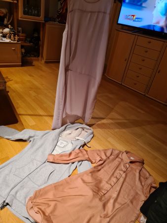 Coole kapuzzen Jacke ,sexy Kleidchen und lange Bluse  gr.M
