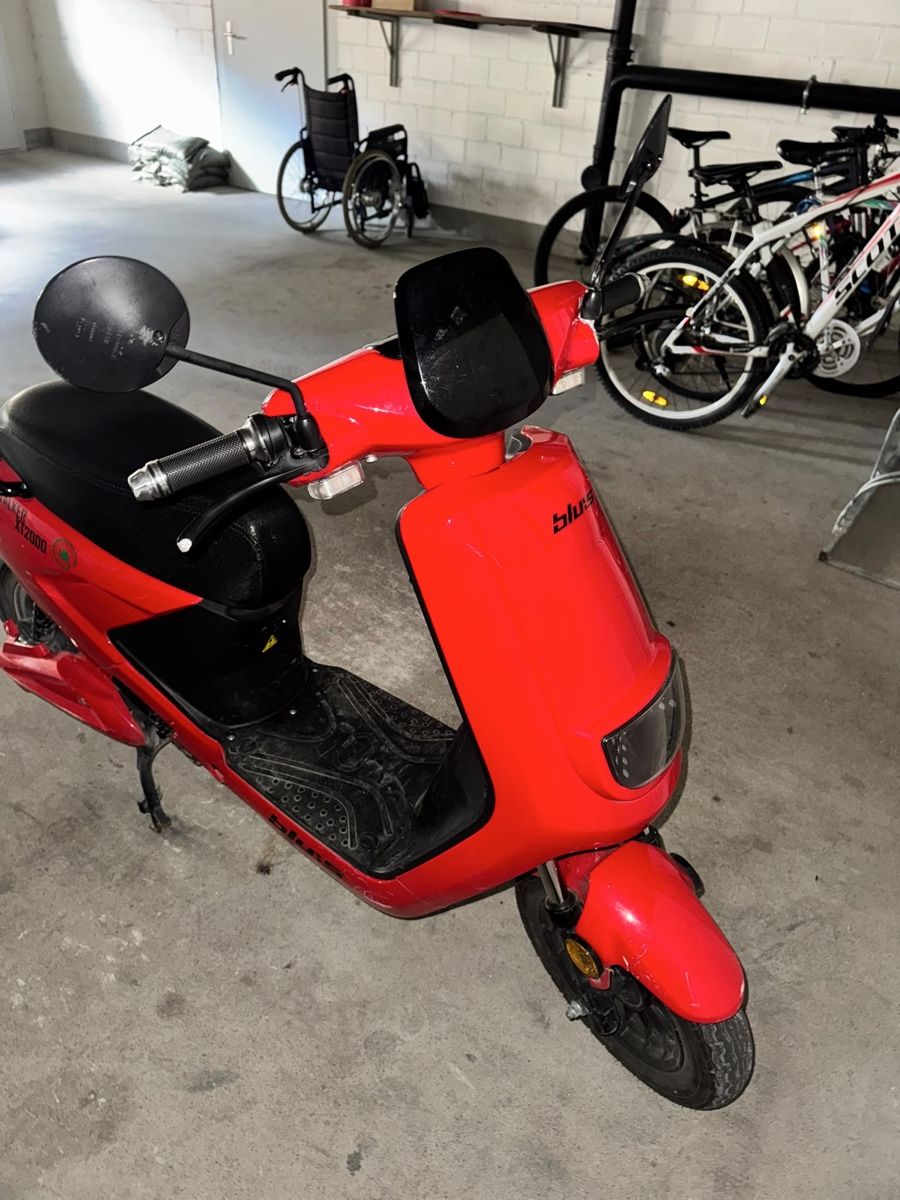 Scooters: BLU:S Stalker XT2000 E-Roller | 45km/h | 2000W – D'occasion à Oberburg par Diyi 5