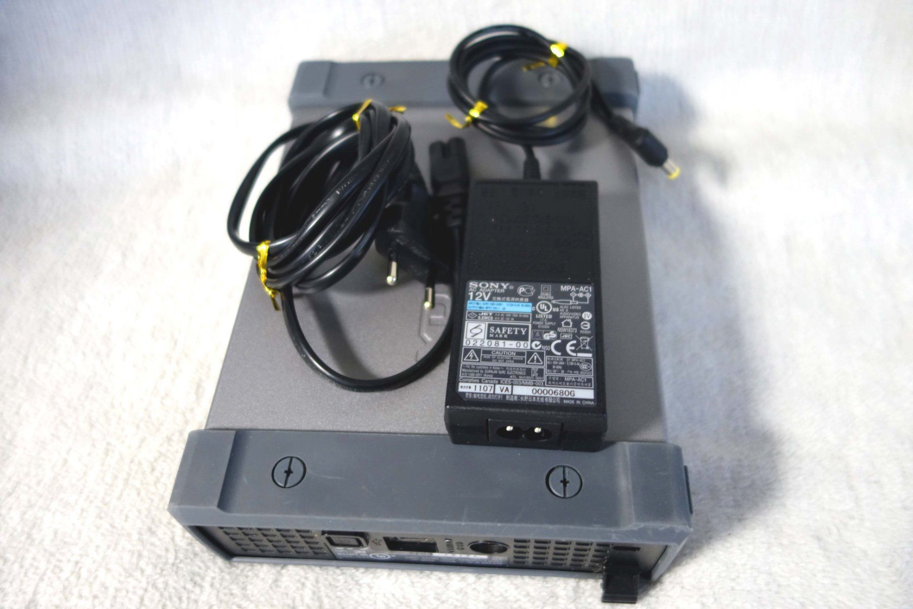 Sony Videocamere: Sony PDW-U1 XDCAM HD Dual Layer USB 2.0 Disc Disk Drive Play – Usato da Zürich venduto da Malco0 4