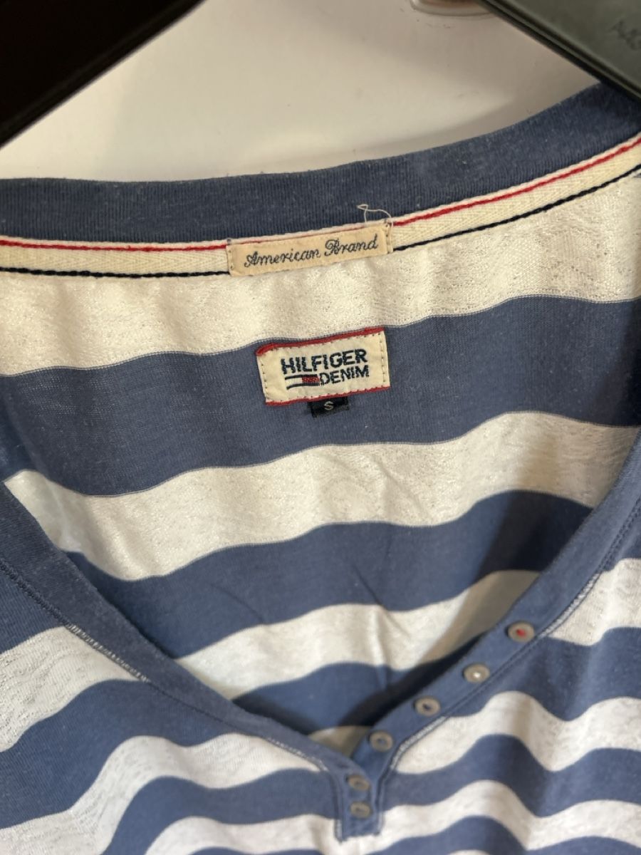 Tommy Hilfiger T-shirts: T-Shirt Tomy Hilfiger S – D'occasion à Oberdorf BL par Luka02 1