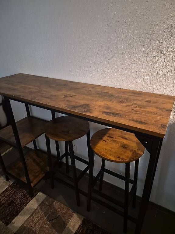 Ladenausstattungen & Messebau: Bartisch mit 2 Barhockern, Ablagen & Flaschenhaltern
 – Gebraucht aus Chur von nyatsuki 2