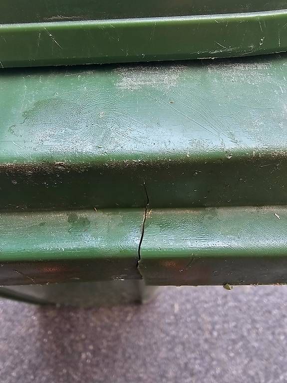 Sonstiges: Grüncontainer 220L mit repariertem Deckel – Gebraucht aus Frauenfeld von Neoncube 4