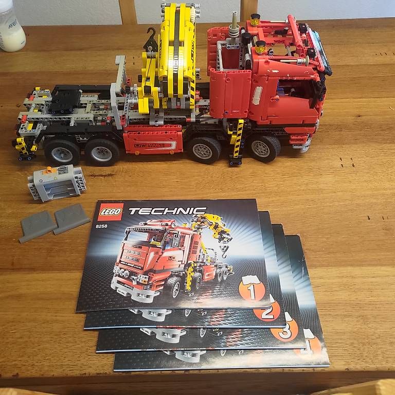Baukästen: LEGO Technic 8258 Crane Truck aus 2009 – Gebraucht aus Pèry von Gopo
