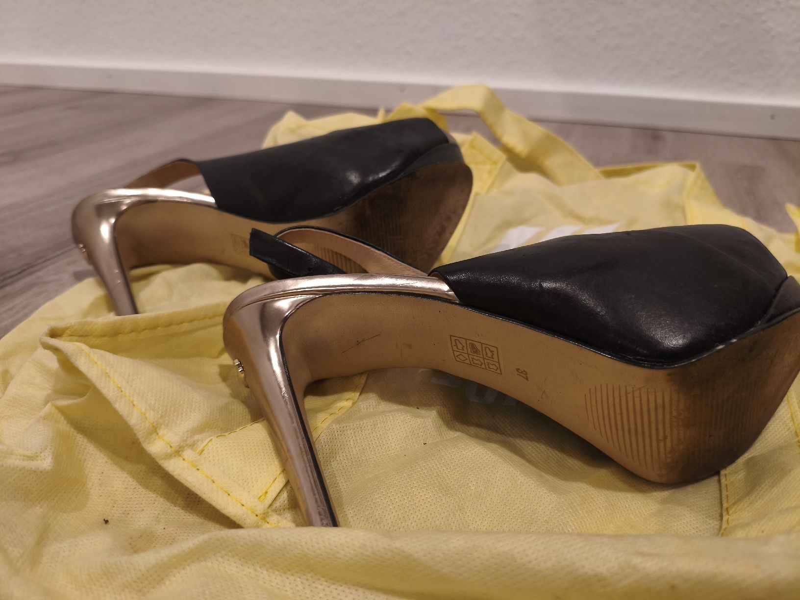 Guess Scarpe da donna: Scarpe Guess 37 – Usato da Bioggio venduto da OresteIronix