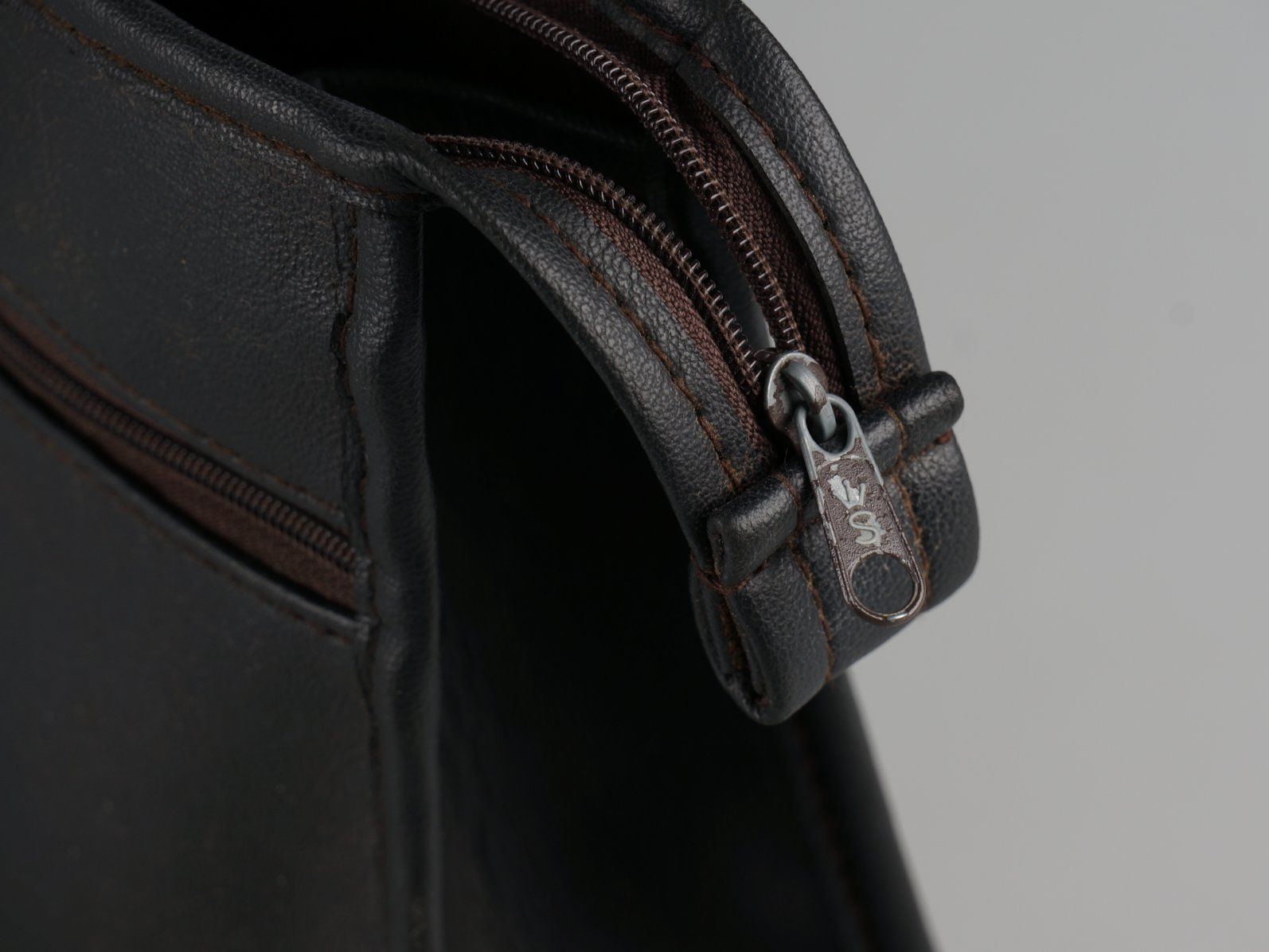 Portagioie: Schwarze Kosmetiktasche – Usato da Rüti ZH venduto da Restwert_Rueti_ZH 2