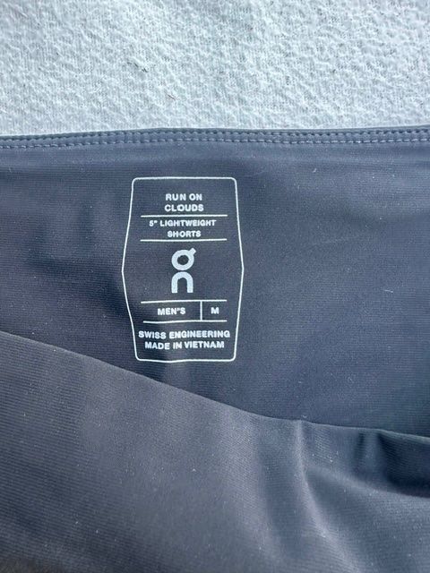 Pantaloni: On Performancer running shorts – Usato da Altendorf venduto da Eisenmaennchen 2