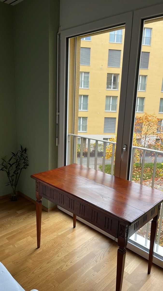 Schreibtische: Desk / Bureau – Gebraucht aus Domdidier von lul_mb6f