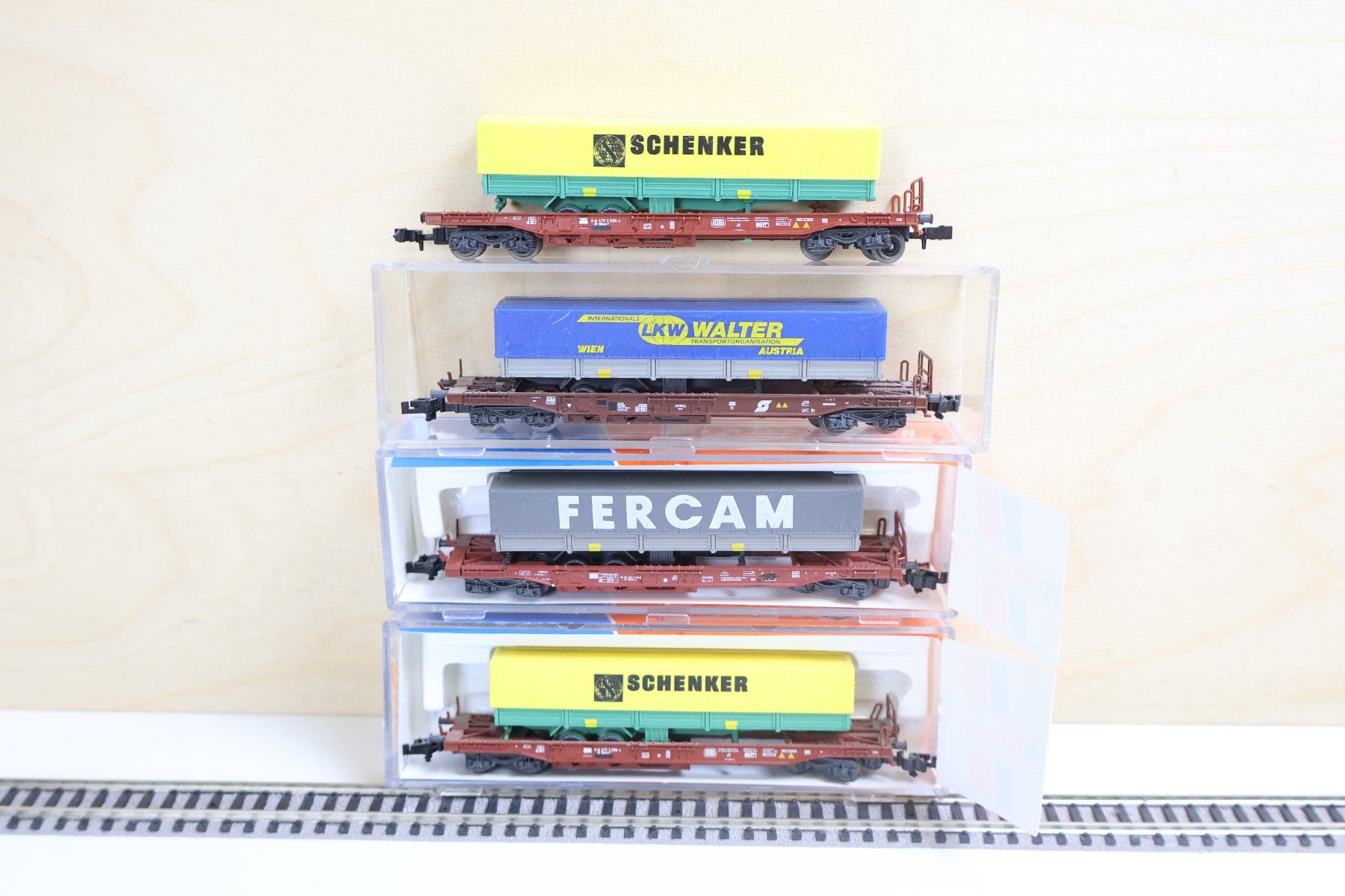 Roco Modelleisenbahnen: ROCO 4 x HUPAC Wagen Set Spur N – Gebraucht aus Winterthur von Monstera 1