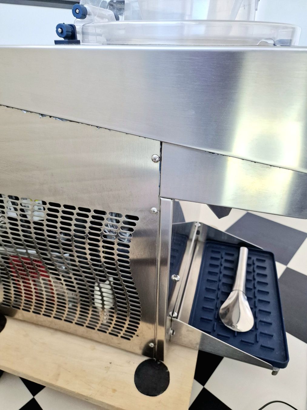 Elettrodomestici da cucina: Profi Glacemaschine/ Pasteurisierer in einem. Batch Freezer – Usato da Gossau ZH venduto da cephea 6