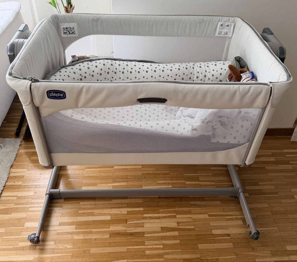 Letti: Chicco Beistellbett "Next2Me" - Magic Evo -Top Zustand – Nuovo (secondo la descrizione) da Buch am Irchel venduto da RS011