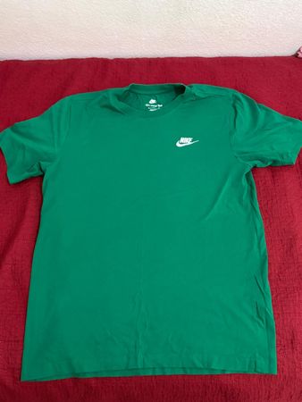 T-shirt nike