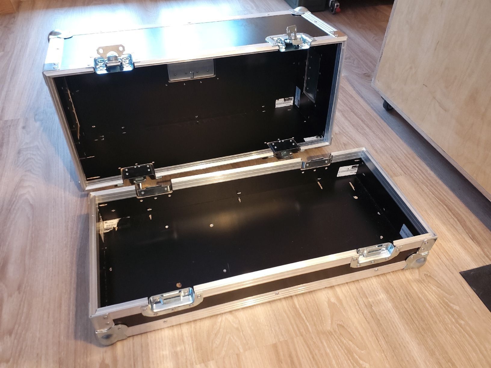Reisekoffer: Robustes Haubencase / Flightcase – schwarz – Gebraucht aus Rupperswil von fab_k52z 1