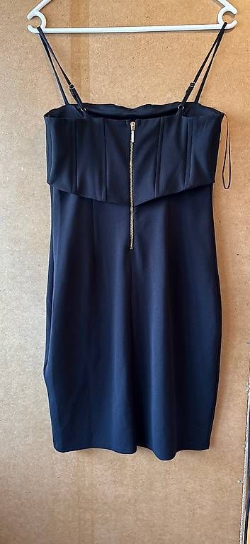 Robes: GUESS Kleid Gr. 36 – D'occasion à Tägerig par lea_xmw2 1