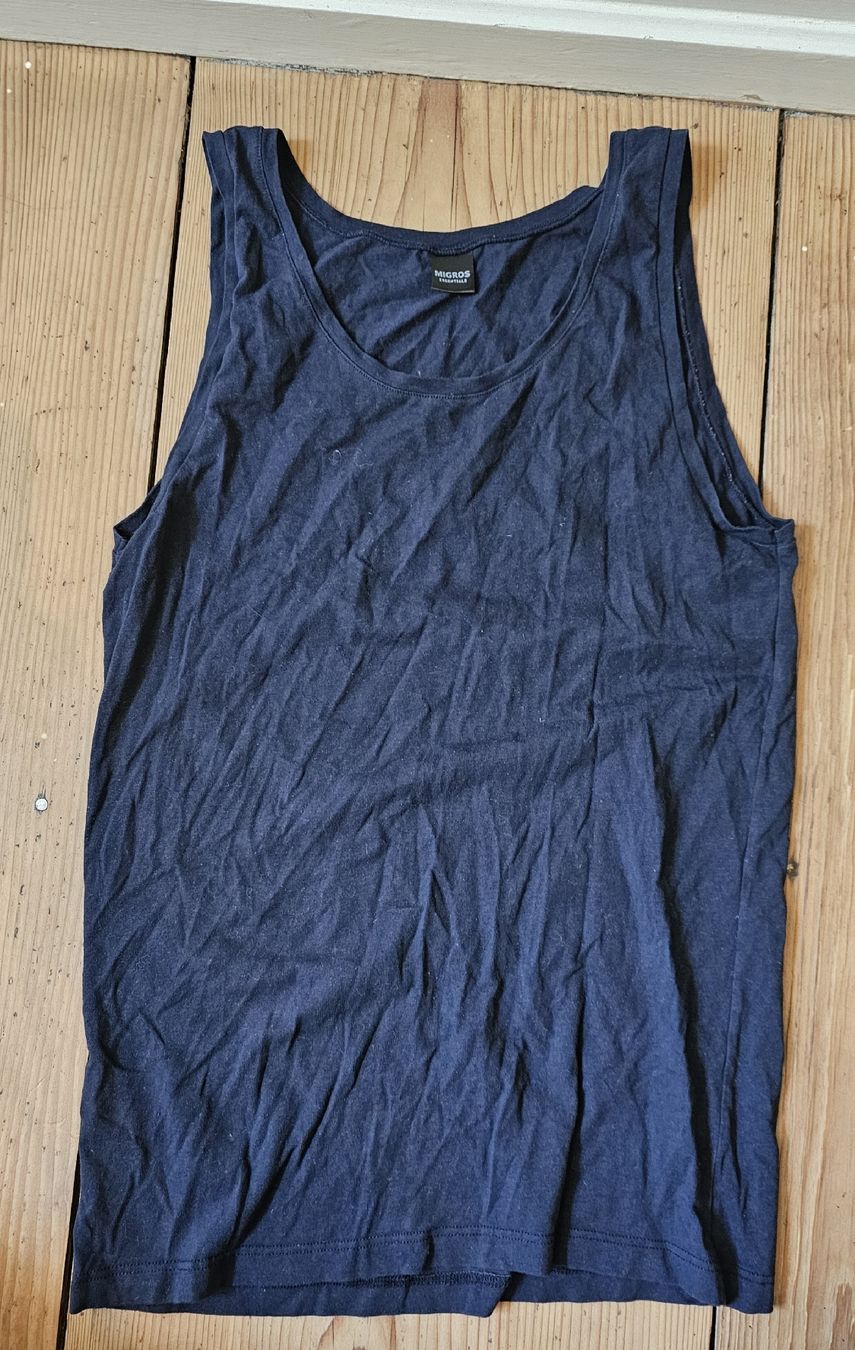 Migros T-shirt: Herren-Tanktop Migros Essentials, Grösse M, Dunkelblau – Nuovo (secondo la descrizione) da Winterthur venduto da Svahnen 1
