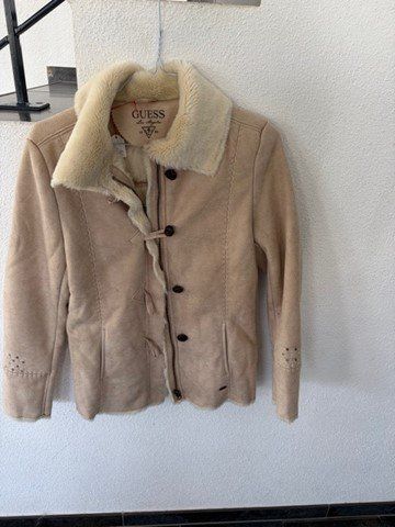 Guess Jacken & Mäntel: Guess Mädchen Lederjacke mit Fell – leichte Winterjacke – Gebraucht aus Mehlsecken von Helly21