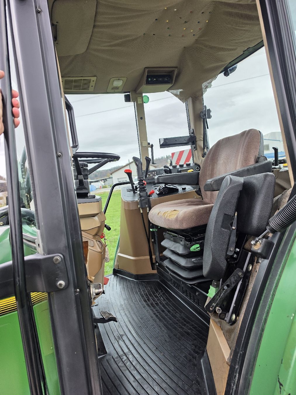 John Deere Trattori: John Deere 6900 mit Druckluft & Frontlader PERLE! – Usato da Bösingen venduto da lauda-lauda 9
