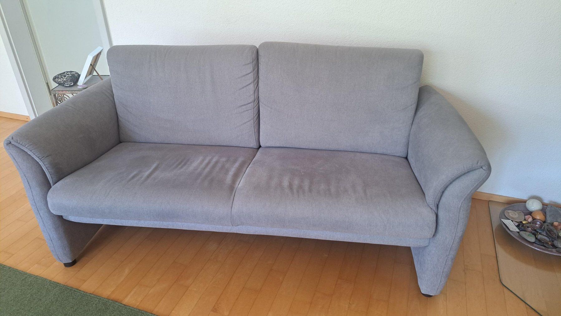 Divani: Schönes Stoffsofa, grau, 2-Plätzer – Usato da Hittnau venduto da JD-OE