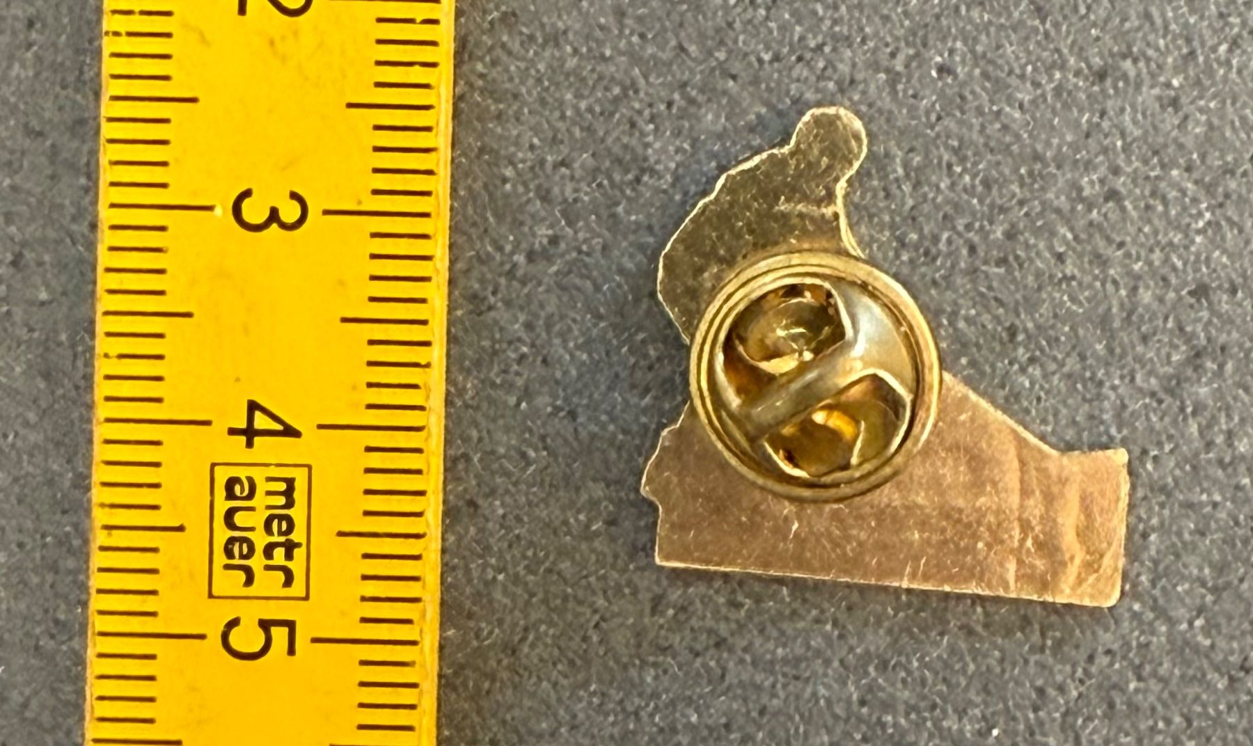 Spille & Fermagli: Hockey vintage pin – Usato da Contone venduto da Chaos76 2