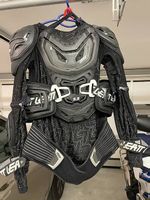 Leatt Body Protector 5.5 + RaceVest Lite Windweste