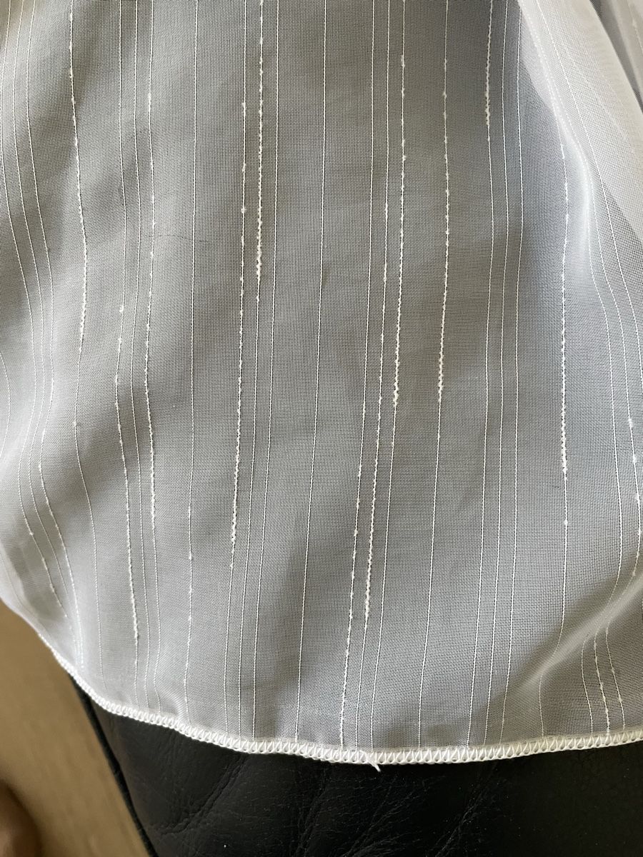 Tende: Weisse, elegante Gardine mit  Rigeli – Usato da Steinhausen venduto da Piaweber1943. 1