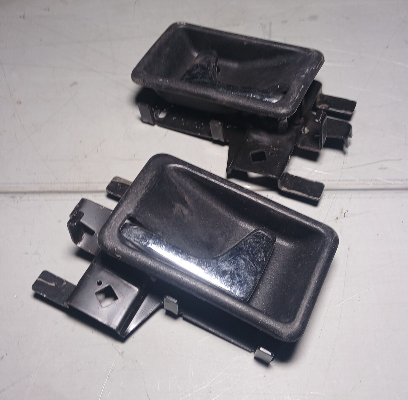 MG Tutti pezzi di ricambio auto: Poignée intérieure de portière MG MGF – Usato da la heutte venduto da Auto-stock