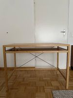 Schreibtisch mit parktischer Schublade