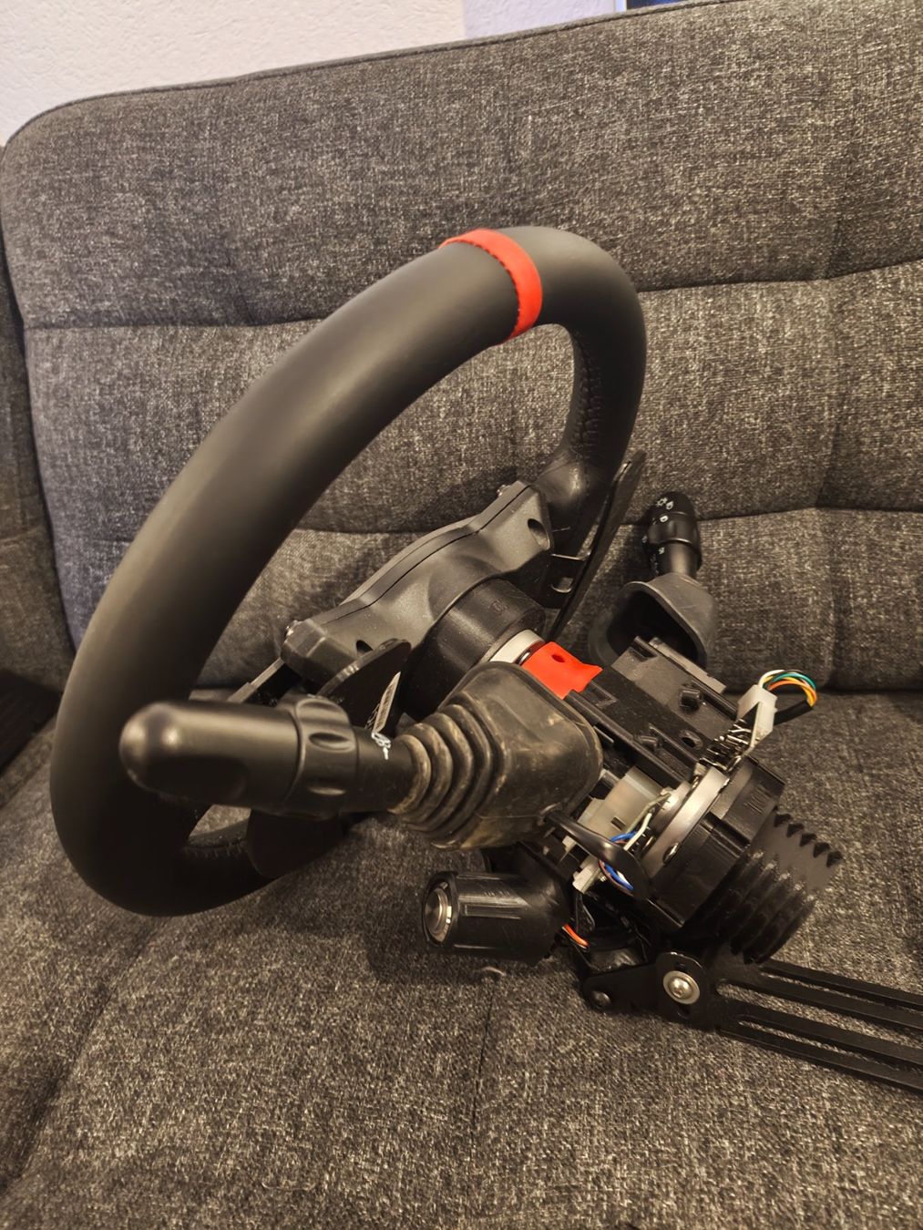 Thrustmaster Manettes: Thrustmaster Simrig Paket (T300 RS GT) – D'occasion à Niederrohrdorf par MystoganZ 3