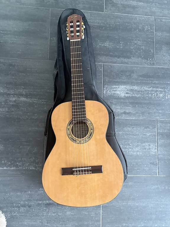 Strumenti musicali: Antonia de Torre Gitarre inkl. Zubehör (100 cm) – Usato da Liebefeld venduto da ann_2frz