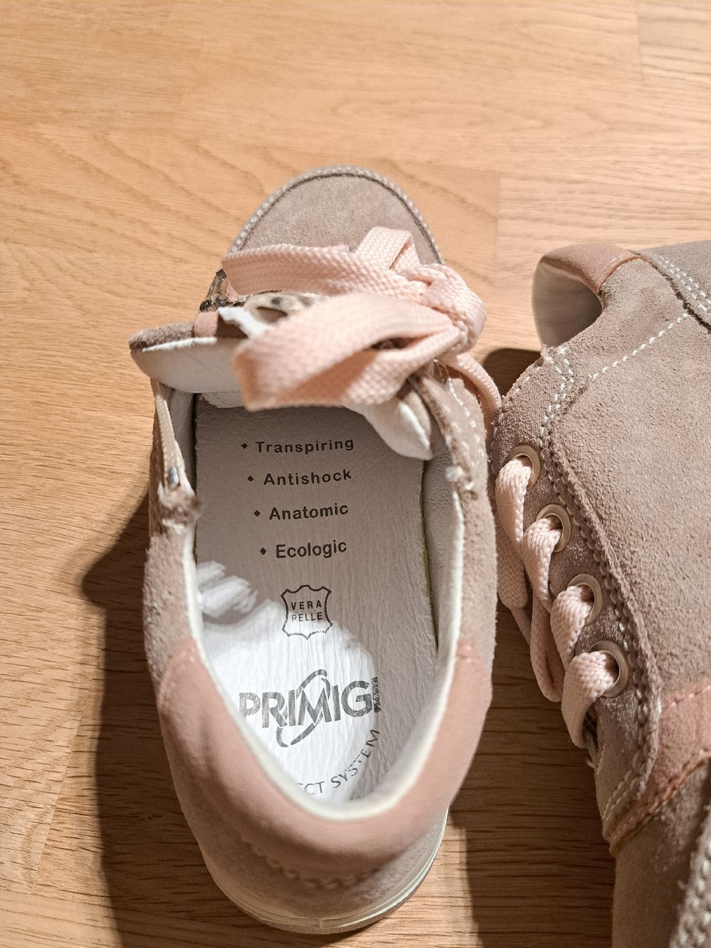Primigi Scarpe per ragazze: Neue Primigi Sneaker Gr. 28 – Nuovo e nell'imballaggio originale da Bergdietikon venduto da Staphylococcus 2