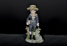 Vintage Napco Porzellanfigur Junge –  mit Buch – ca. 1960