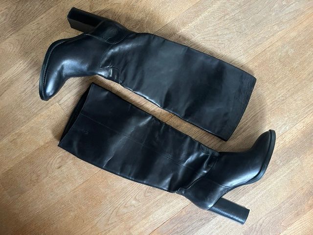 Chaussures femmes: Elegante, schlichte Lederstiefel schwarz – D'occasion à Steinmaur par Dyleila