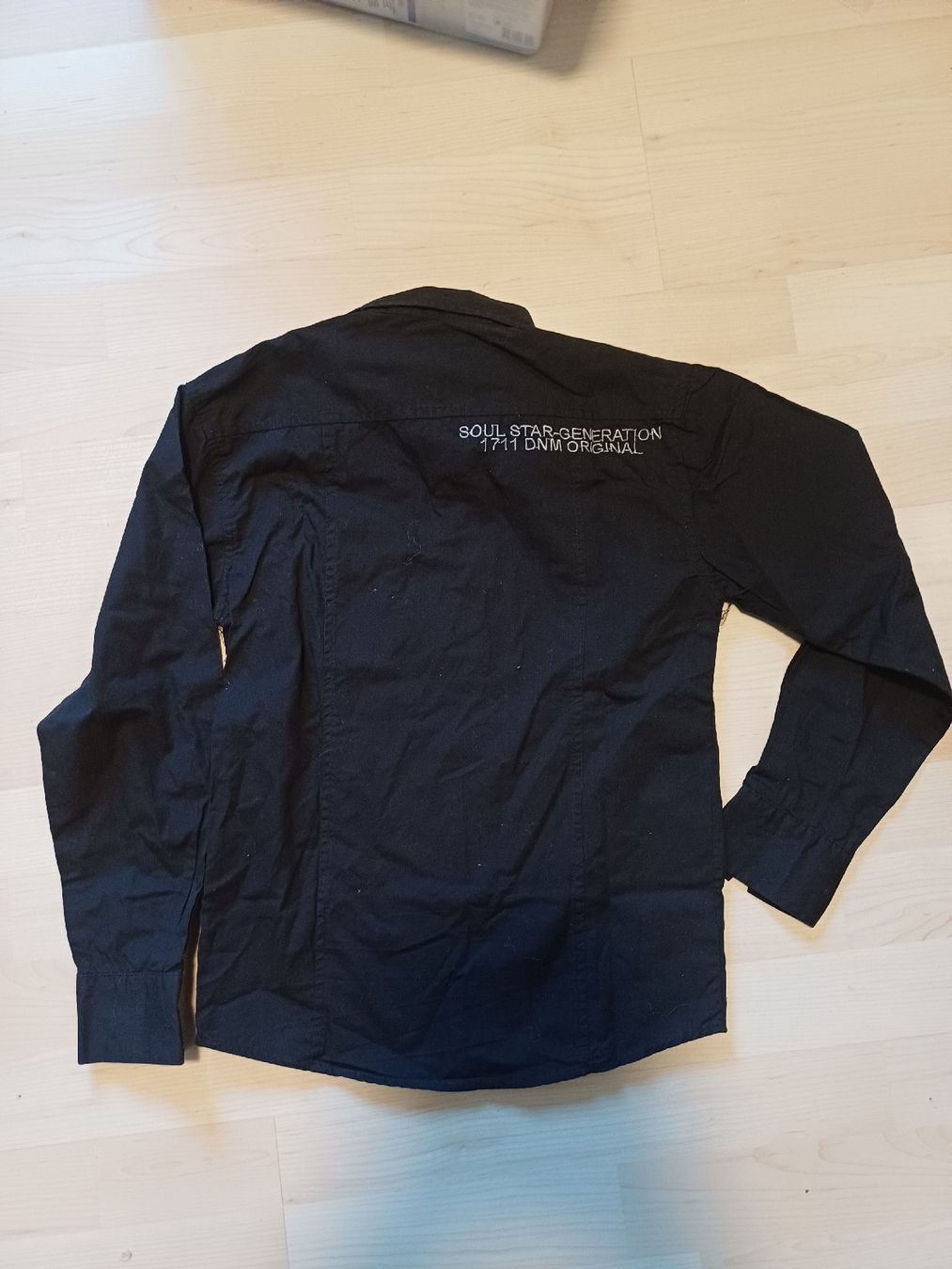 Camicie, T-shirt & Polo: 146 Schwarzes Hemd, Top Zustand – Usato da Walenstadt venduto da emynmuil1 2