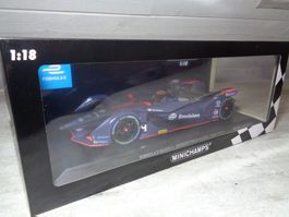 Minichamps 1:18 F1 Formula E Robin Frijns