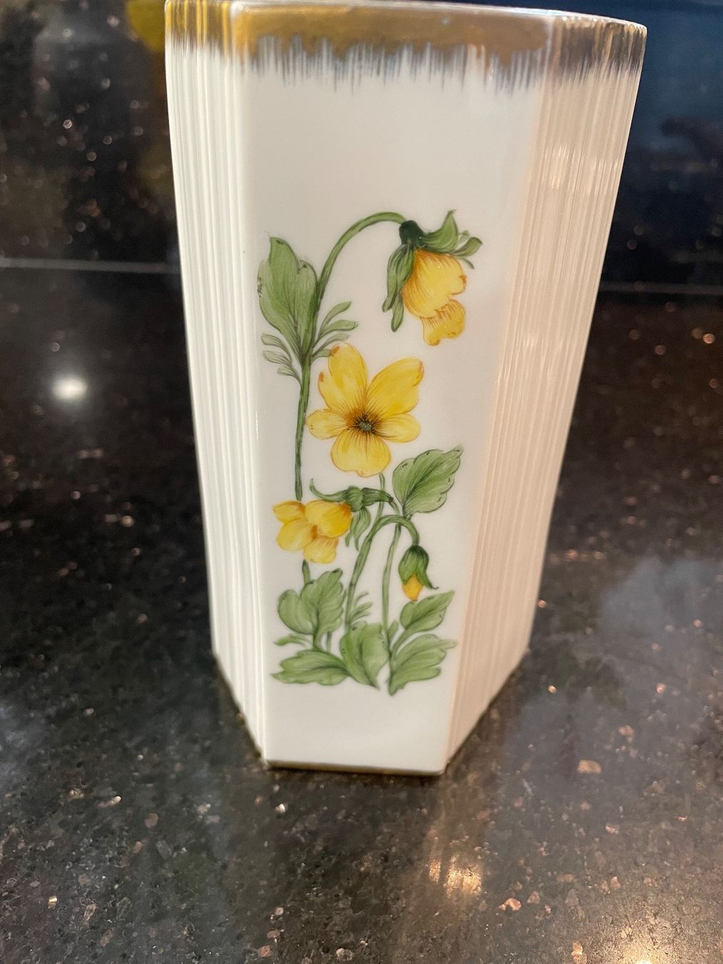 Vasen & Gefässe: Vase en porcelaine – Gebraucht aus Chénens von krengikreng 2