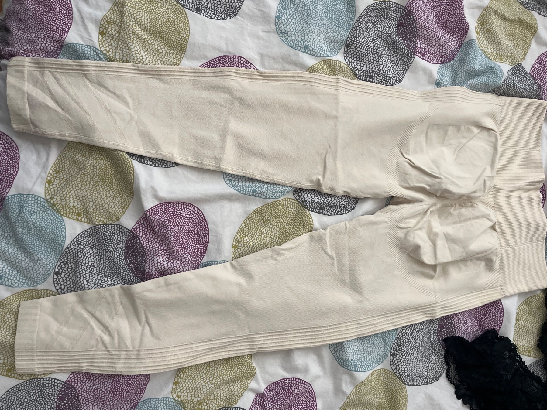 Leggings: Nahtlose Leggings Grösse L beige Seamless – Gebraucht aus Altendorf von pas_5chw