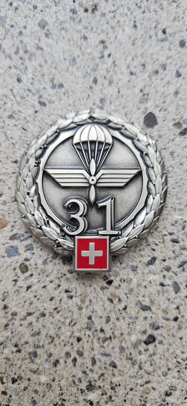 Schweizer Armee Placchette & Badge: *** Beretemblem Silber Schweizer Armee *** – Nuovo e nell'imballaggio originale da Riedholz venduto da fr_sIruP