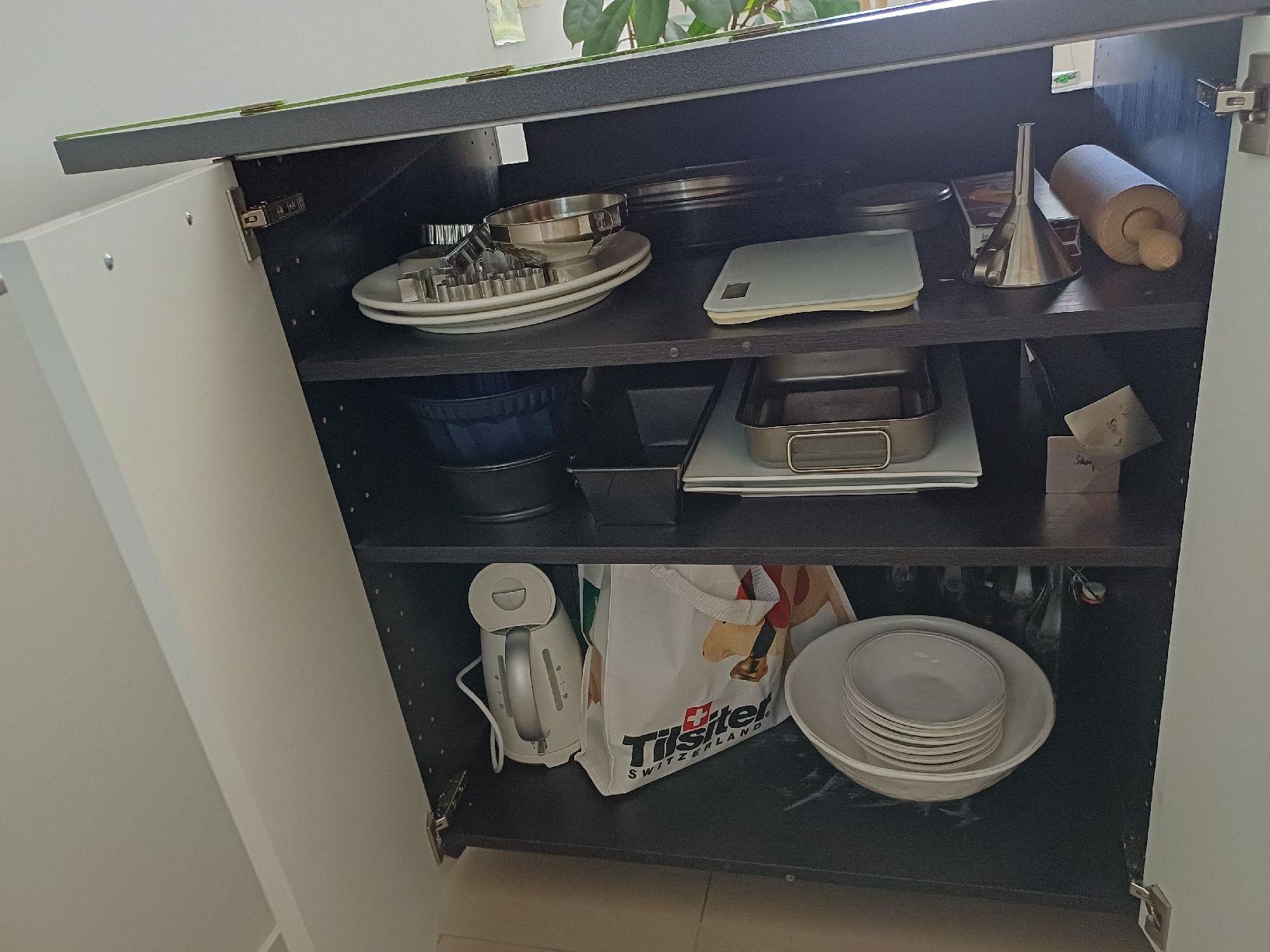 Ikea Armadi: Küchenmöbel mit Hitzebeständiger Oberfläche – Usato da Schwerzenbach venduto da mss_66gb 3
