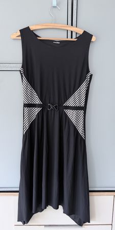 Sportliches Stretchkleid M Schwarz Weiss graphishes Design