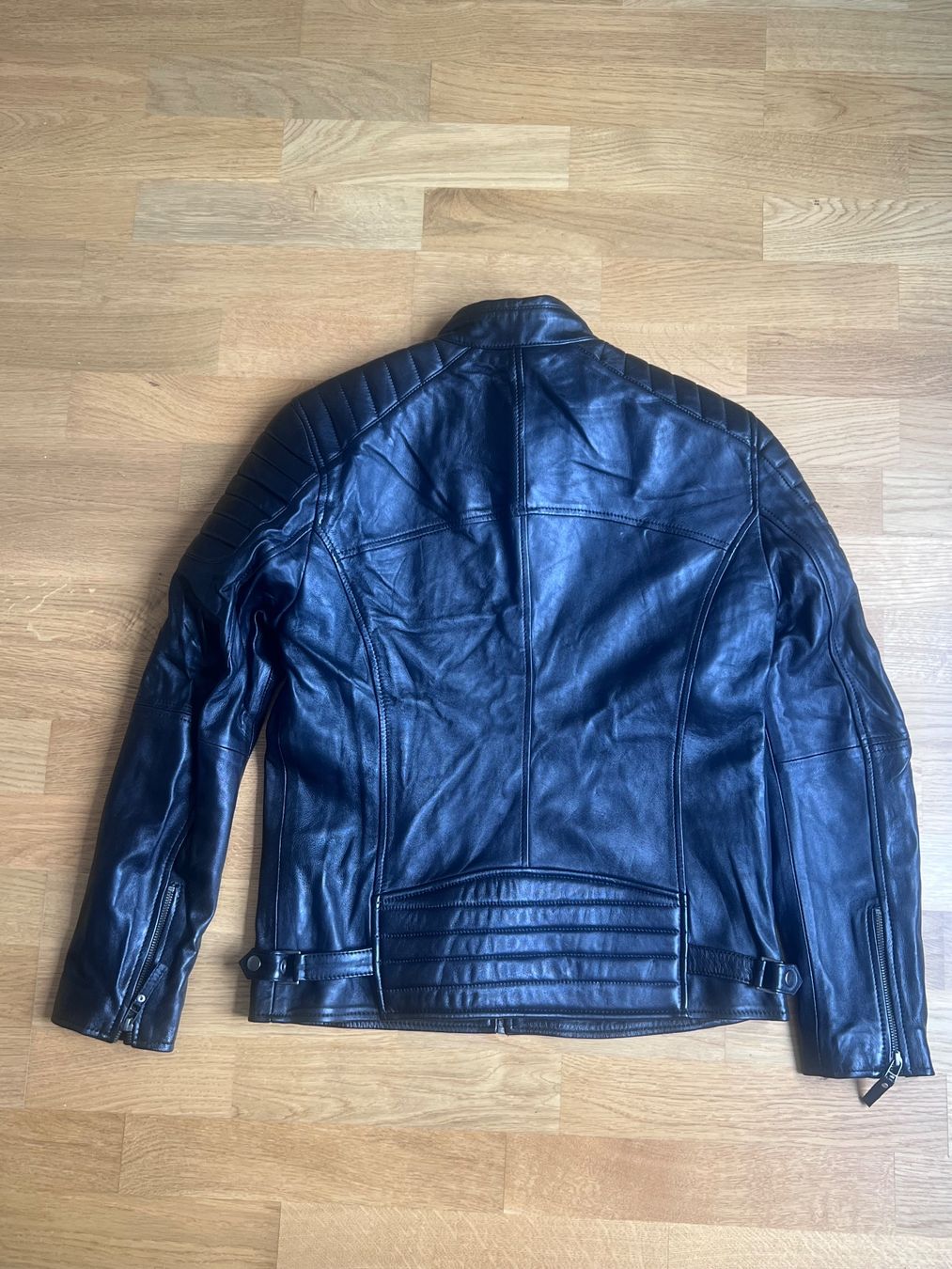 Jacken: Issa Leo Leather Jacket – Neu (gemäss Beschreibung) aus Zürich von John_777 4